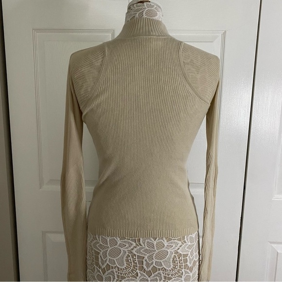 Lululemon Natural Ivory Merino Wool Mockneck Light Sweater Long Sleeve size M - Picture 10 of 16